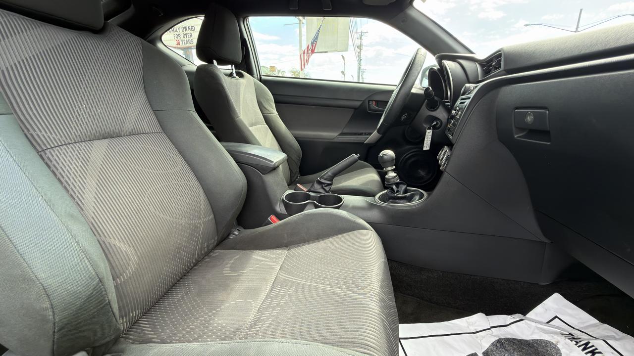 Scion tC 2dr HB Man (Natl) 2012