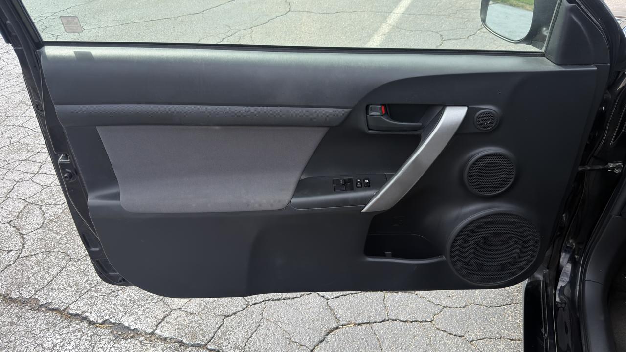 Scion tC 2dr HB Man (Natl) 2012