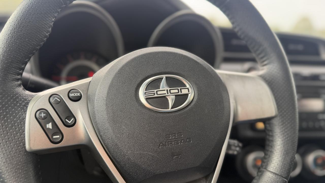Scion tC 2dr HB Man (Natl) 2012