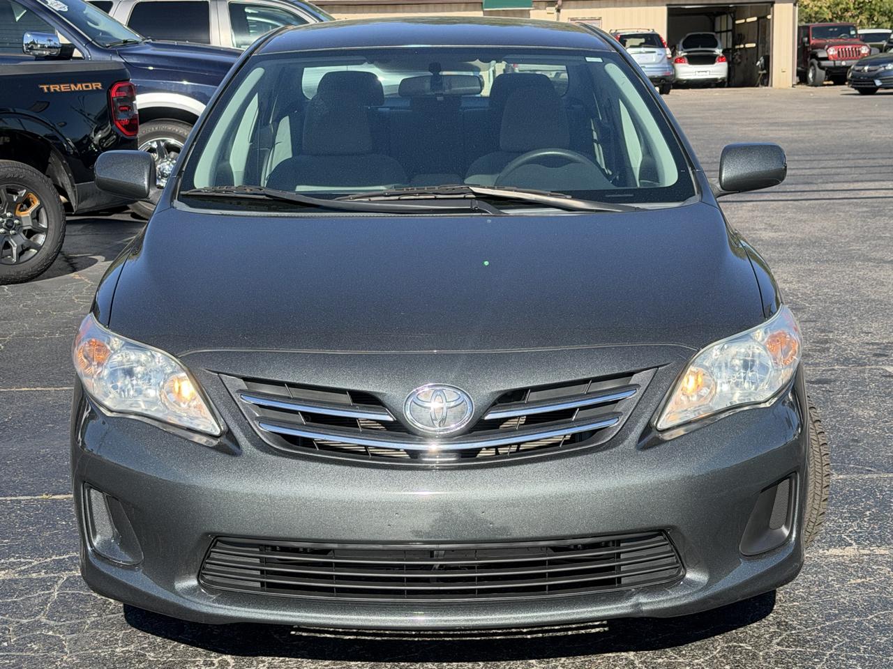 Toyota Corolla 4dr Sdn Auto LE (Natl) 2013