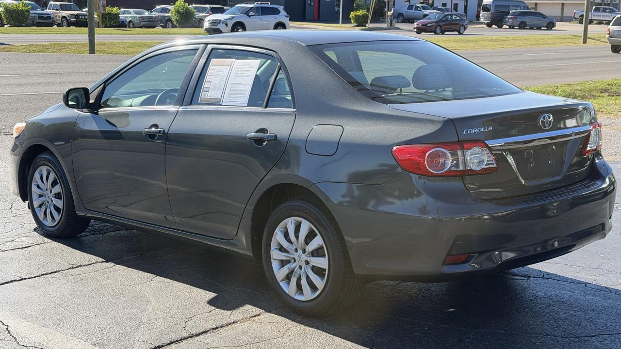 Toyota Corolla 4dr Sdn Auto LE (Natl) 2013