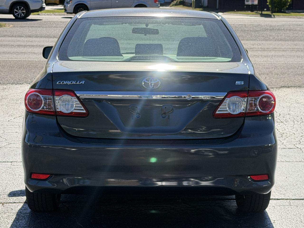 Toyota Corolla 4dr Sdn Auto LE (Natl) 2013
