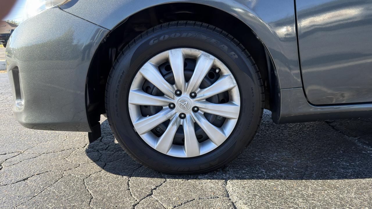 Toyota Corolla 4dr Sdn Auto LE (Natl) 2013