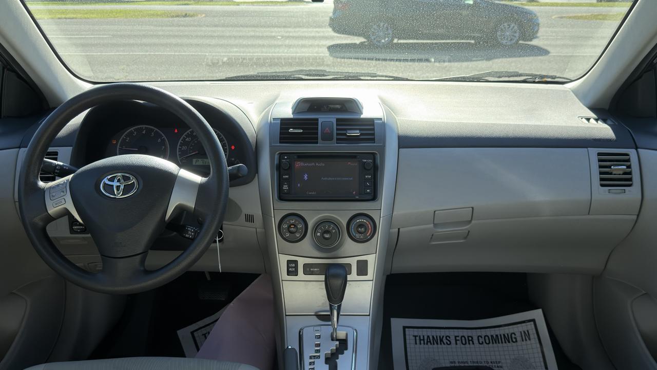 Toyota Corolla 4dr Sdn Auto LE (Natl) 2013
