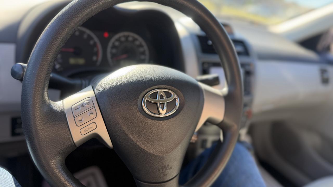 Toyota Corolla 4dr Sdn Auto LE (Natl) 2013