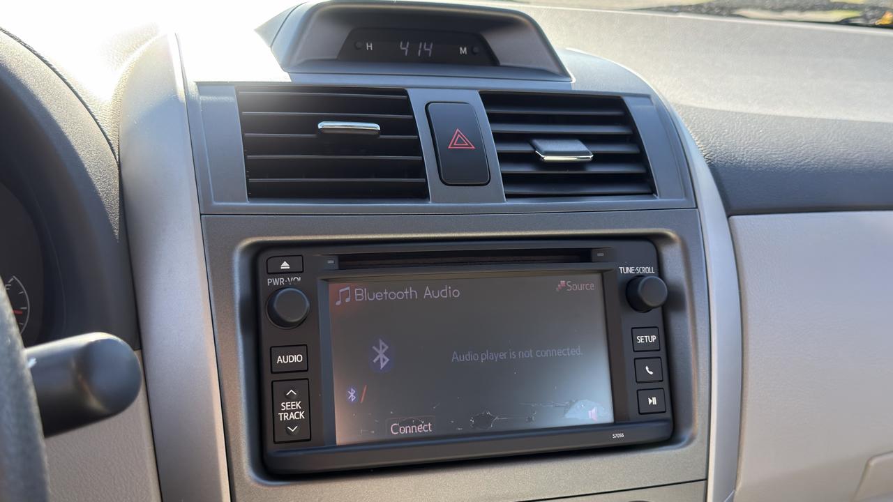 Toyota Corolla 4dr Sdn Auto LE (Natl) 2013