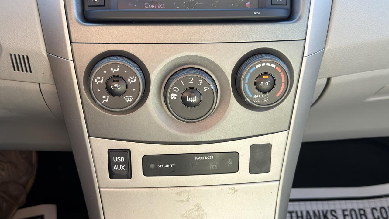 Toyota Corolla 4dr Sdn Auto LE (Natl) 2013