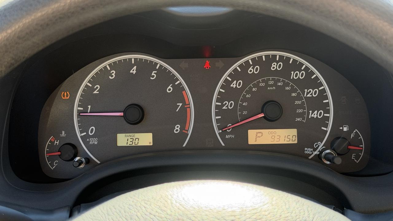 Toyota Corolla 4dr Sdn Auto LE (Natl) 2013