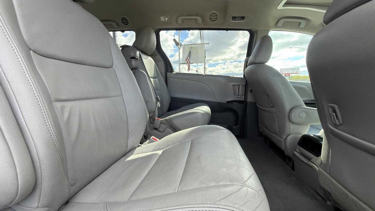 Toyota Sienna 5dr 8-Pass Van XLE Premium FWD (Natl) 2015