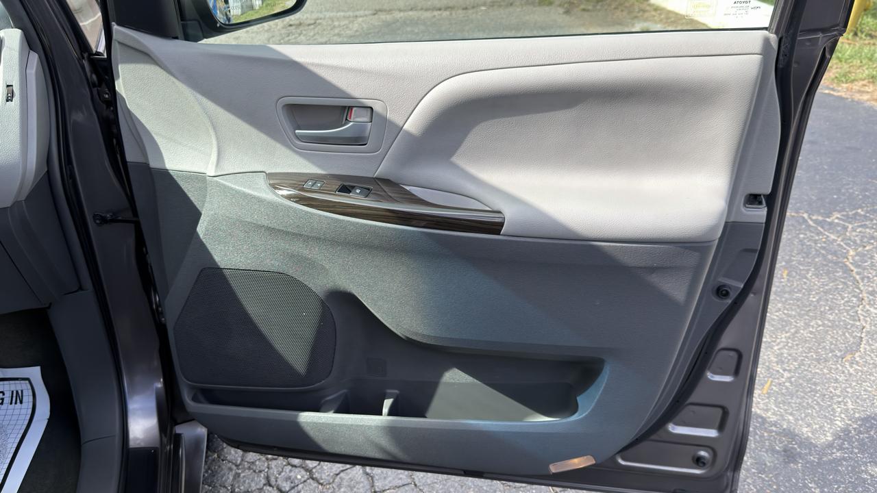 Toyota Sienna 5dr 8-Pass Van XLE Premium FWD (Natl) 2015