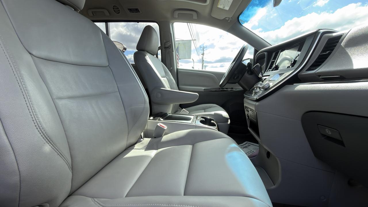 Toyota Sienna 5dr 8-Pass Van XLE Premium FWD (Natl) 2015