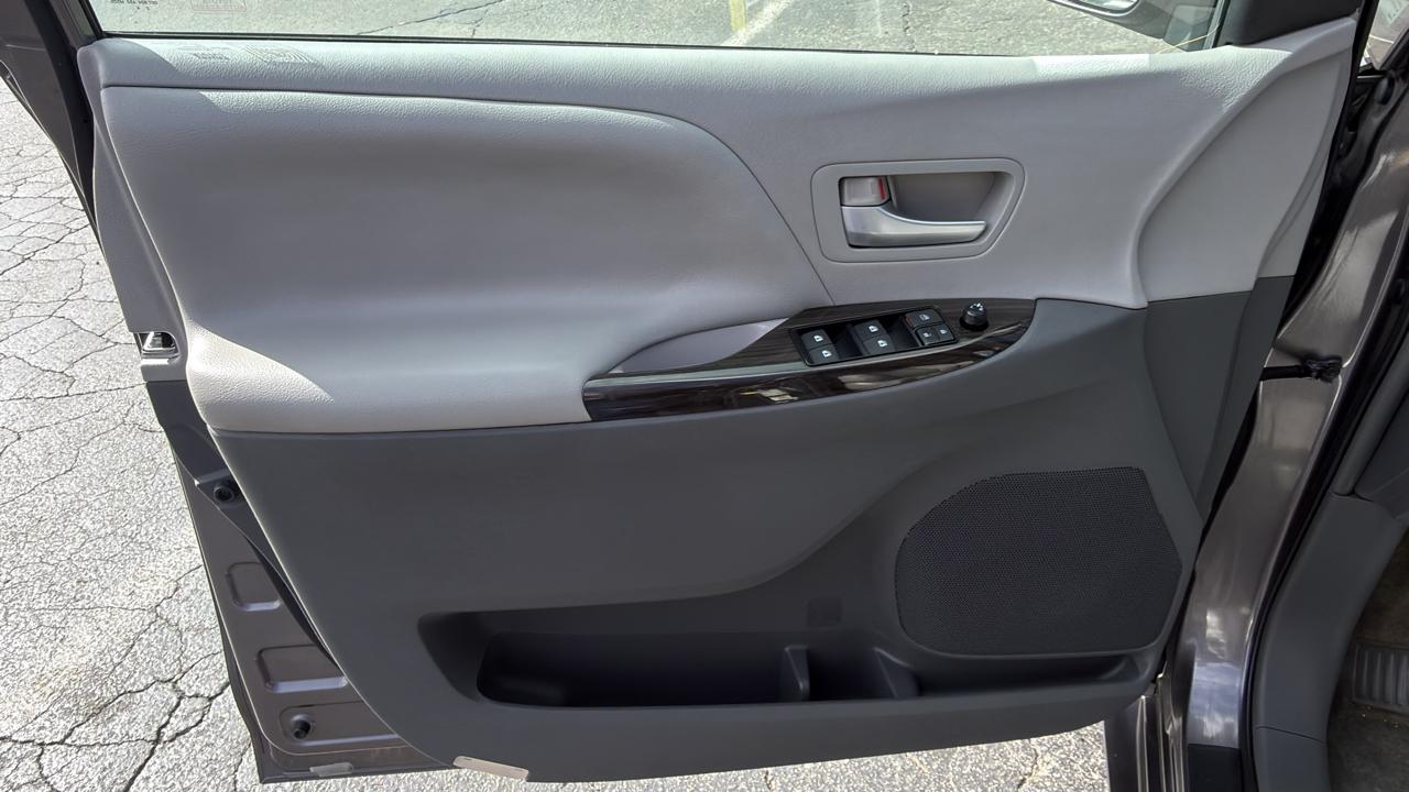 Toyota Sienna 5dr 8-Pass Van XLE Premium FWD (Natl) 2015