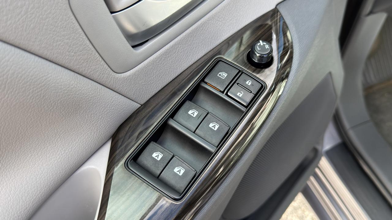 Toyota Sienna 5dr 8-Pass Van XLE Premium FWD (Natl) 2015