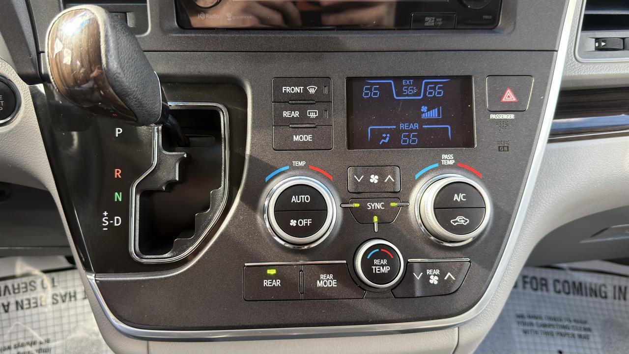 Toyota Sienna 5dr 8-Pass Van XLE Premium FWD (Natl) 2015