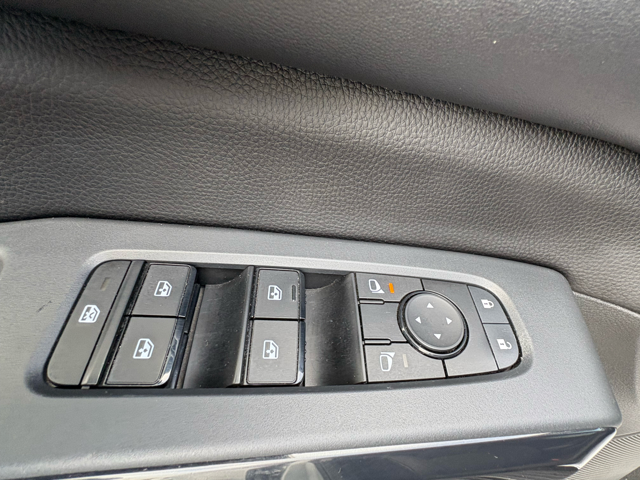 Nissan Pathfinder SV 2WD 2023 Nissan Pathfinder SV 2WD 2023