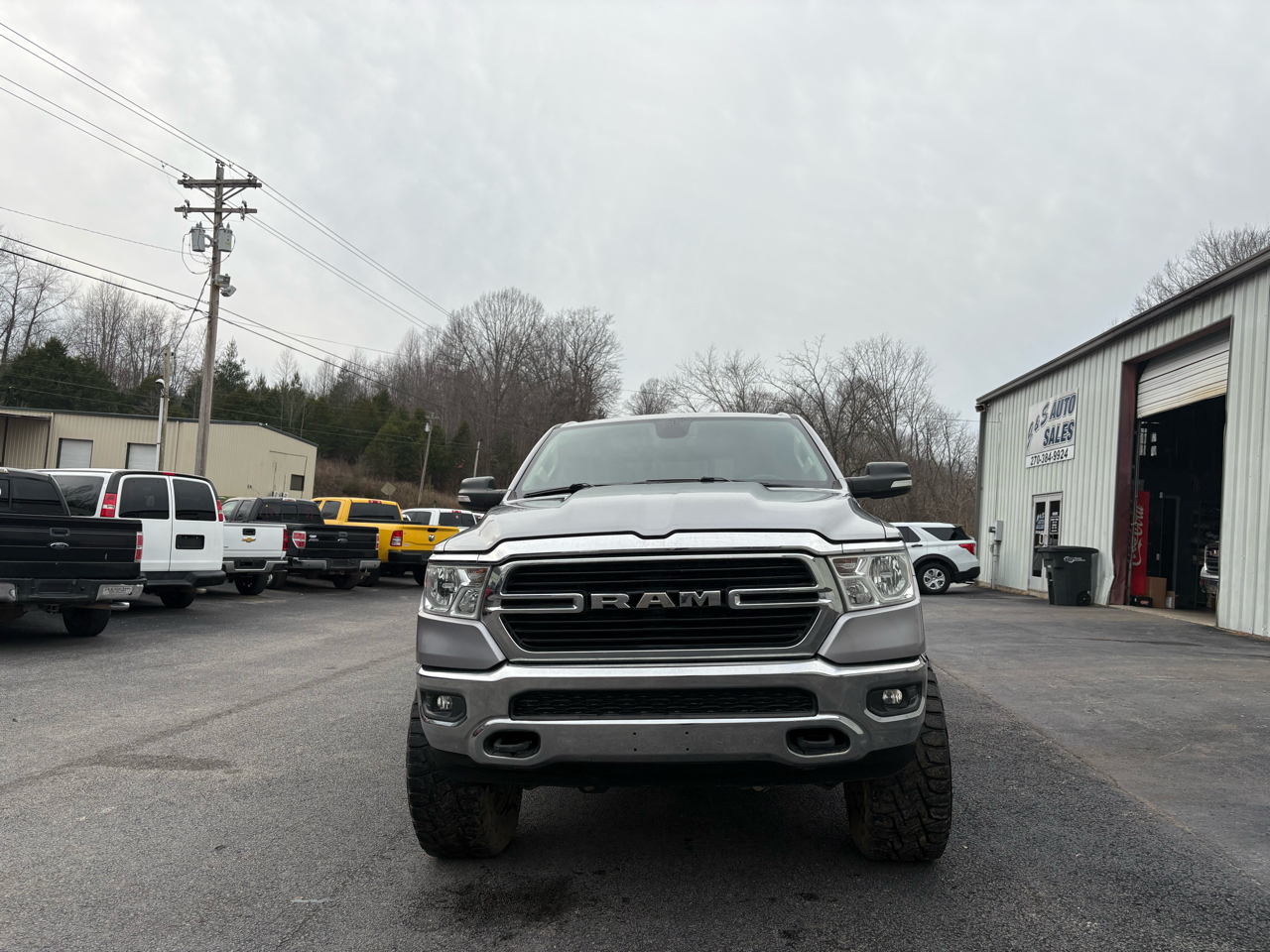 RAM 1500 Big Horn 4x4 Crew Cab 5'7" Box 2020