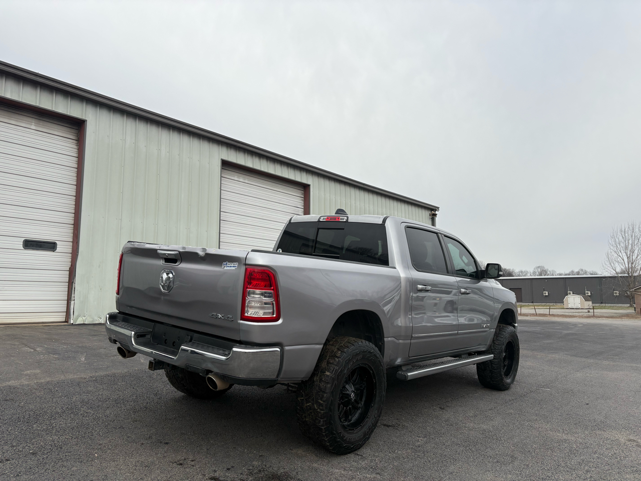 RAM 1500 Big Horn 4x4 Crew Cab 5'7" Box 2020