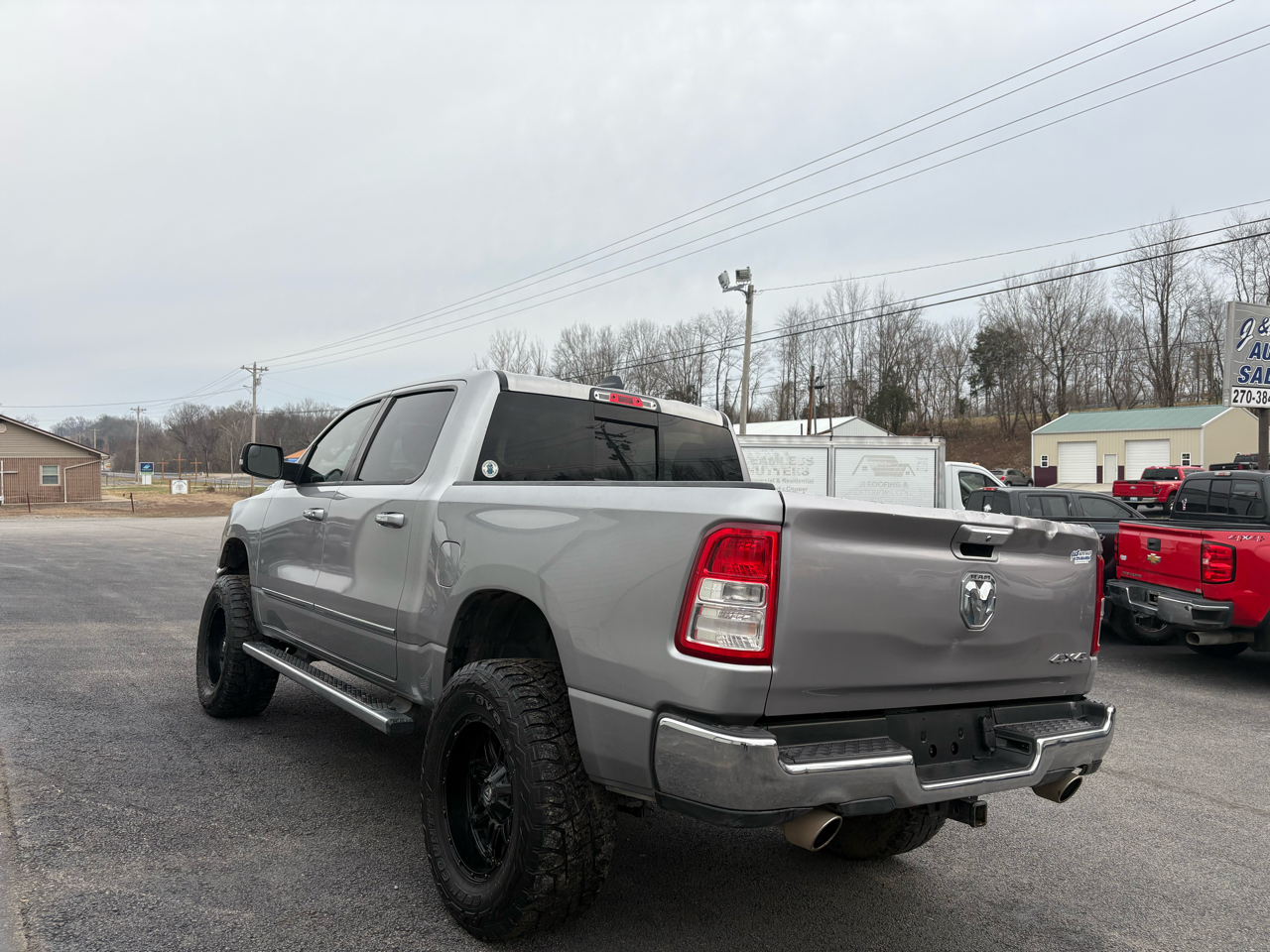 RAM 1500 Big Horn 4x4 Crew Cab 5'7" Box 2020