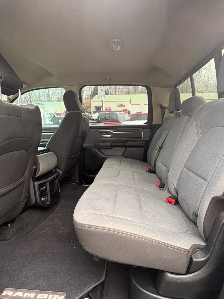 RAM 1500 Big Horn 4x4 Crew Cab 5'7" Box 2020