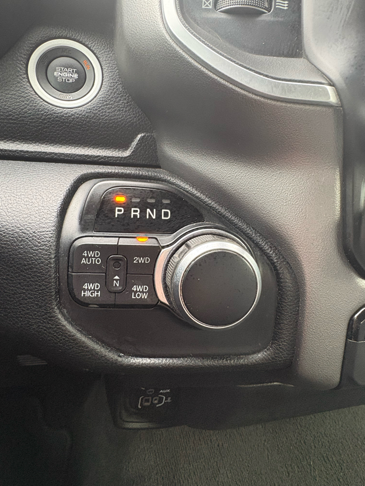 RAM 1500 Big Horn 4x4 Crew Cab 5'7" Box 2020