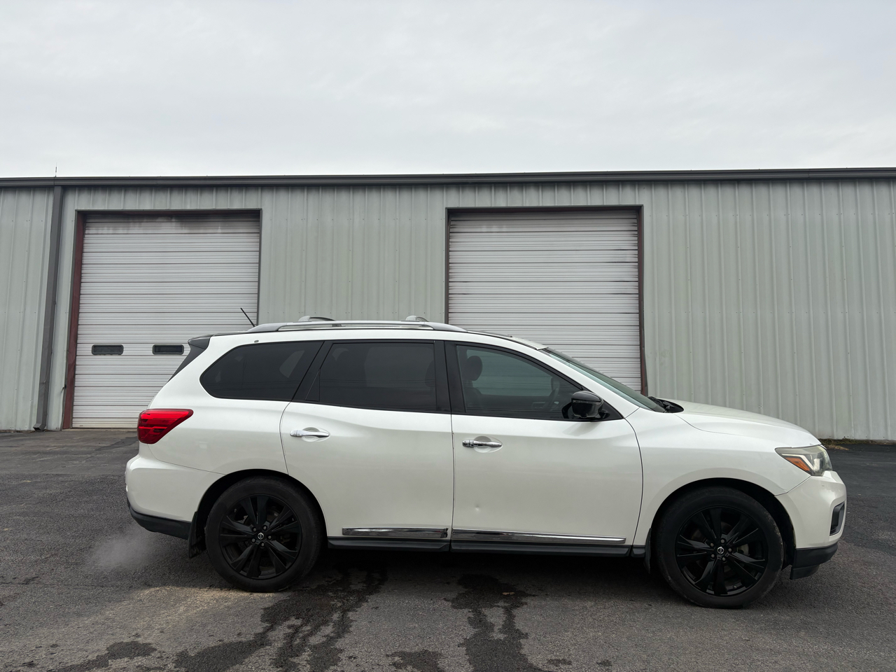 Nissan Pathfinder FWD Platinum 2017