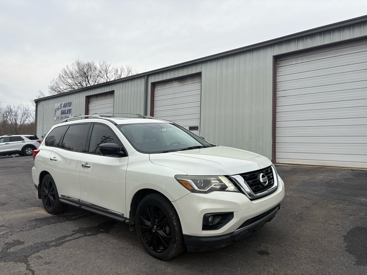 Nissan Pathfinder FWD Platinum 2017