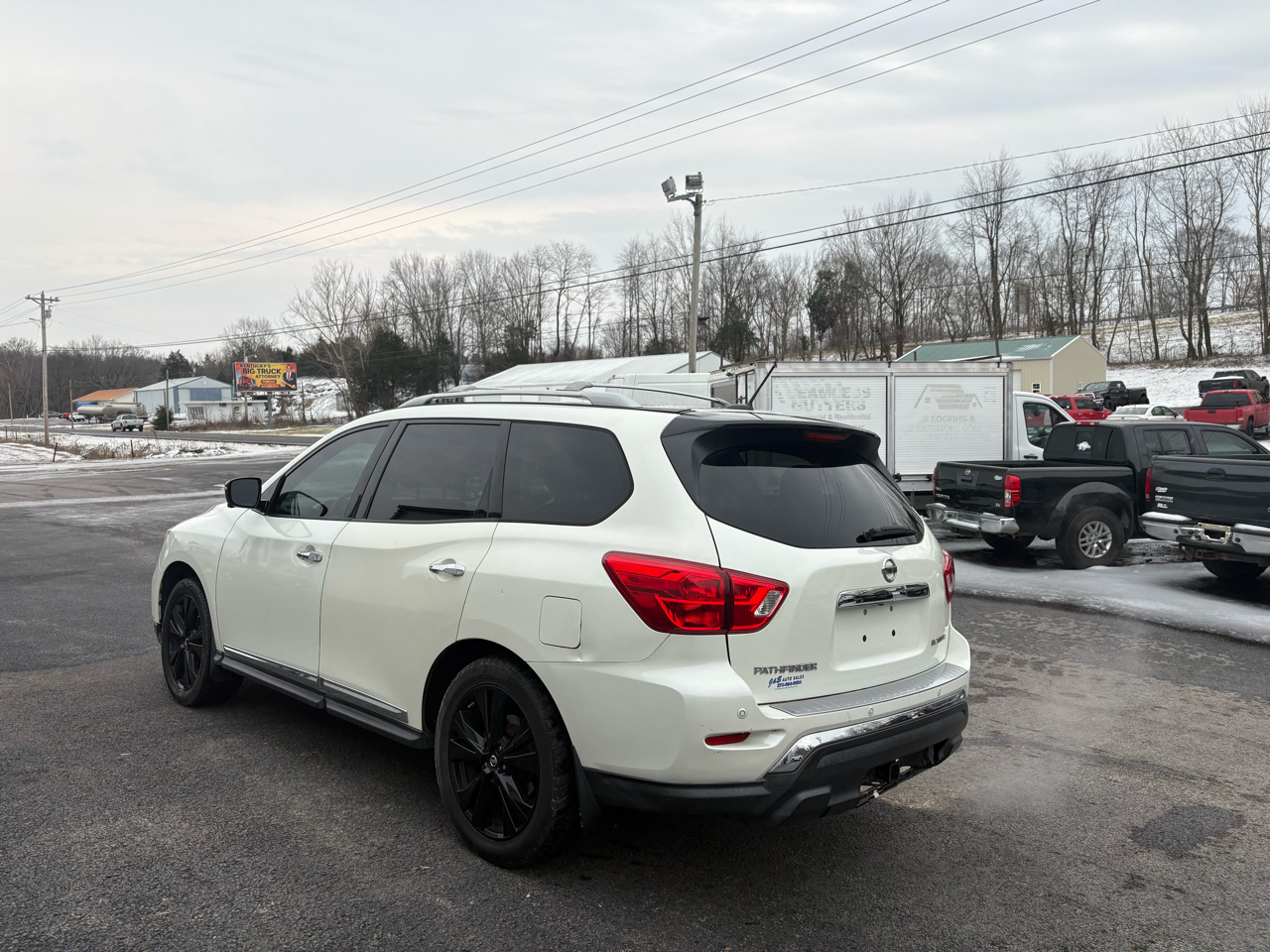 Nissan Pathfinder FWD Platinum 2017