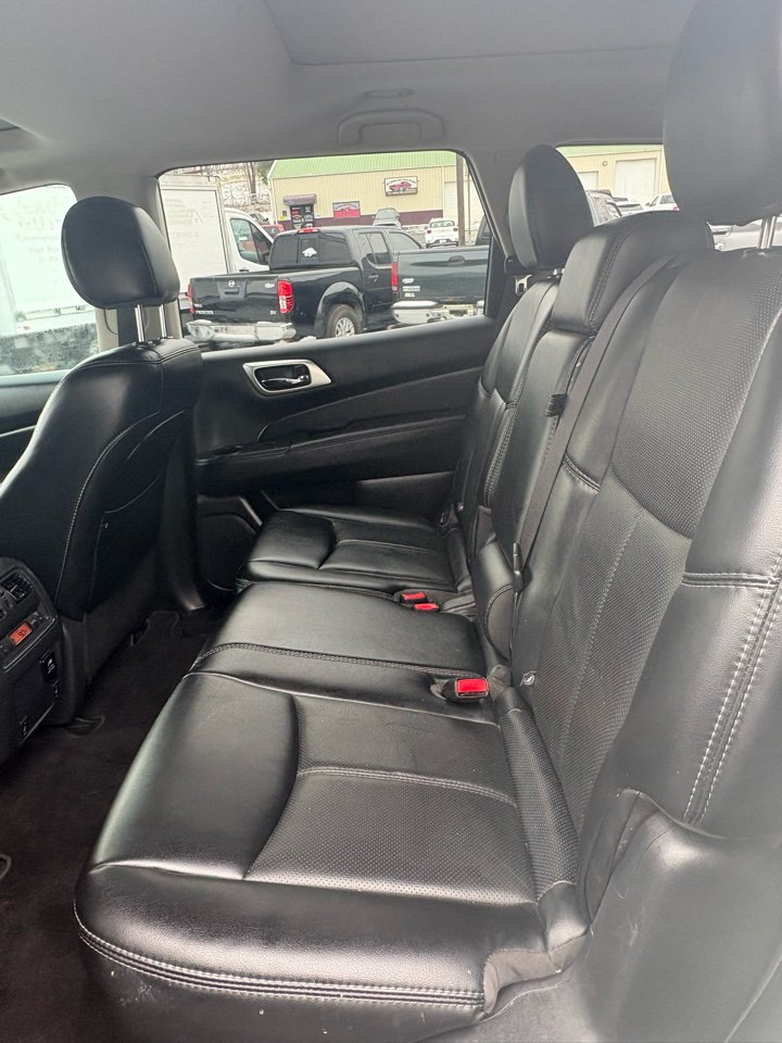 Nissan Pathfinder FWD Platinum 2017