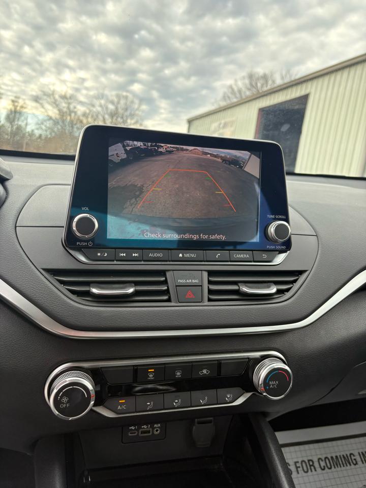 Nissan Altima 2.5 SV Sedan 2021