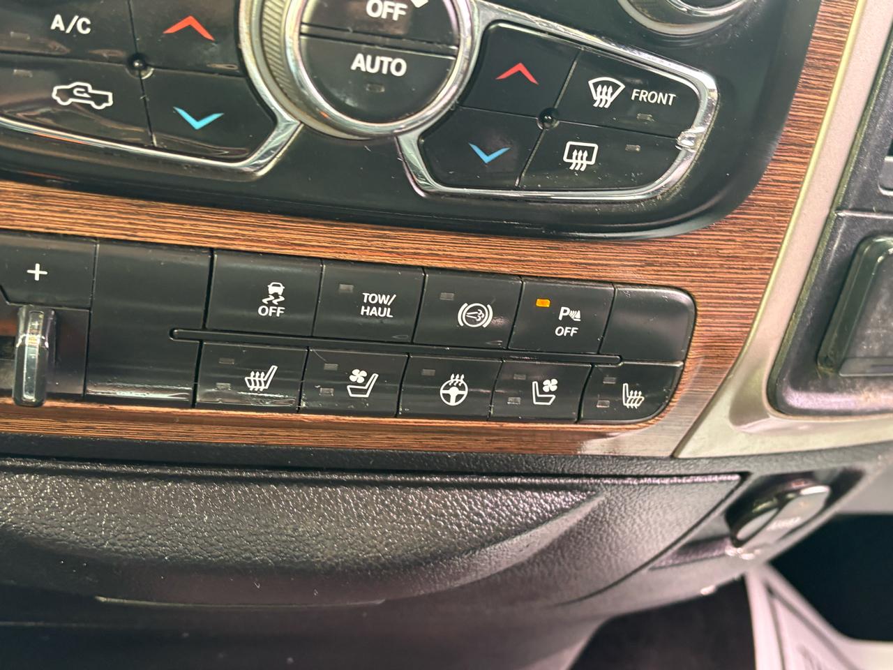 RAM 2500 4WD Crew Cab 149" Laramie 2015