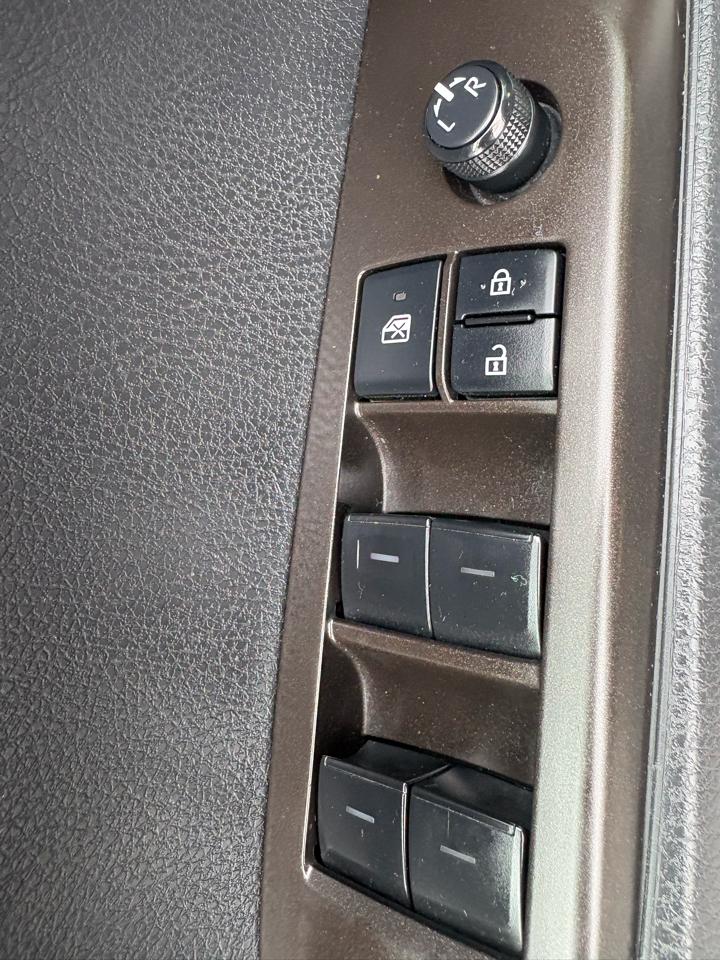 Toyota Camry SE Auto (Natl) 2022