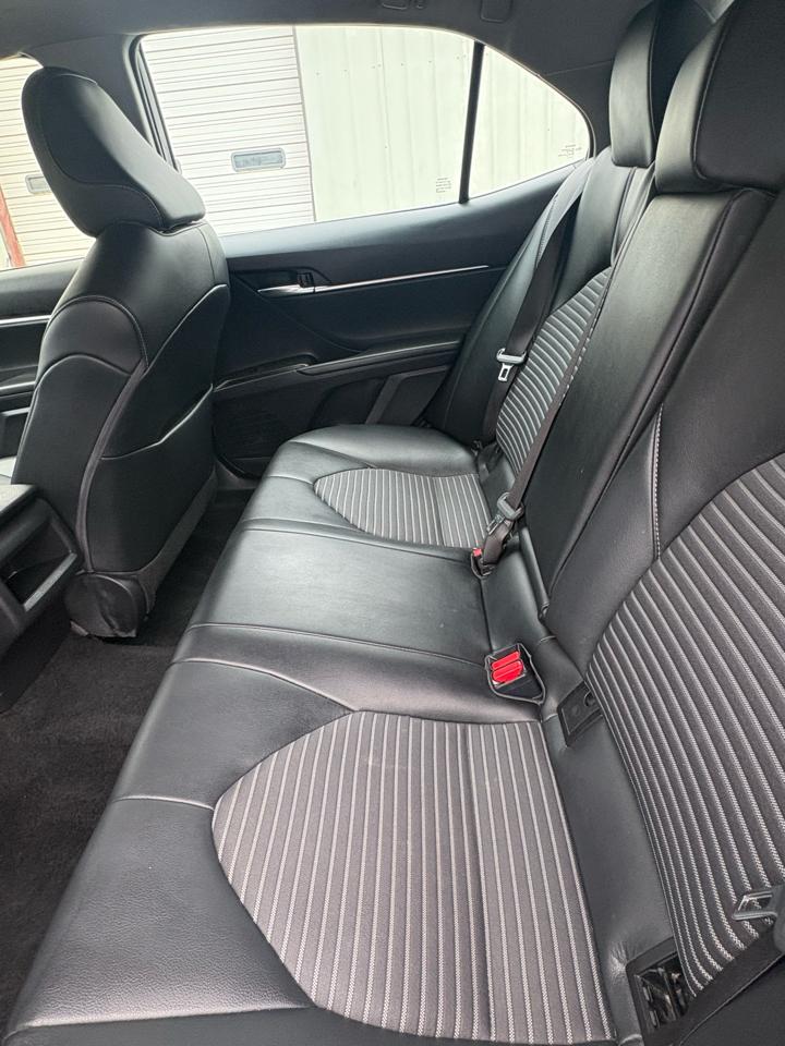 Toyota Camry SE Auto (Natl) 2022