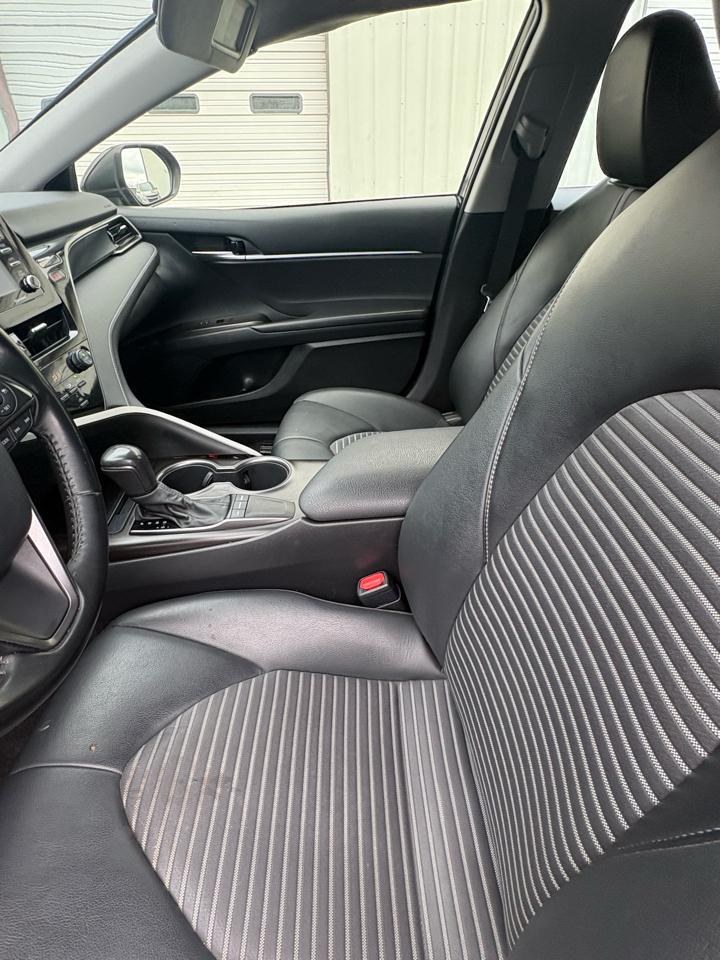 Toyota Camry SE Auto (Natl) 2022