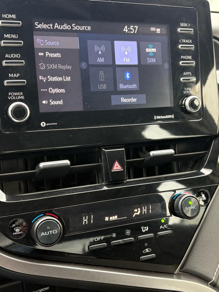 Toyota Camry SE Auto (Natl) 2022