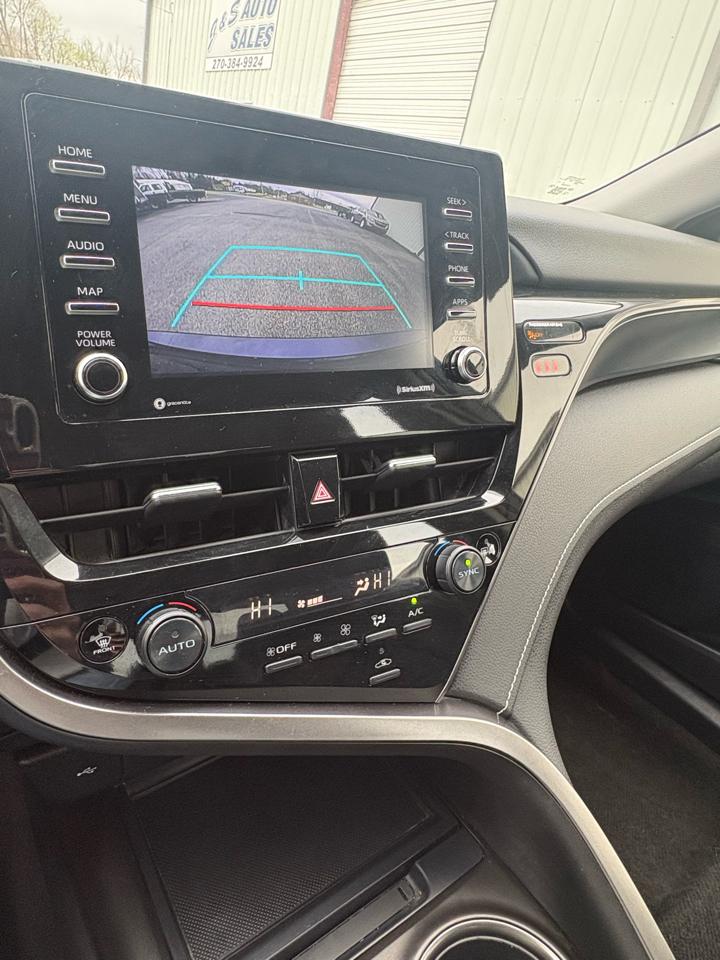 Toyota Camry SE Auto (Natl) 2022