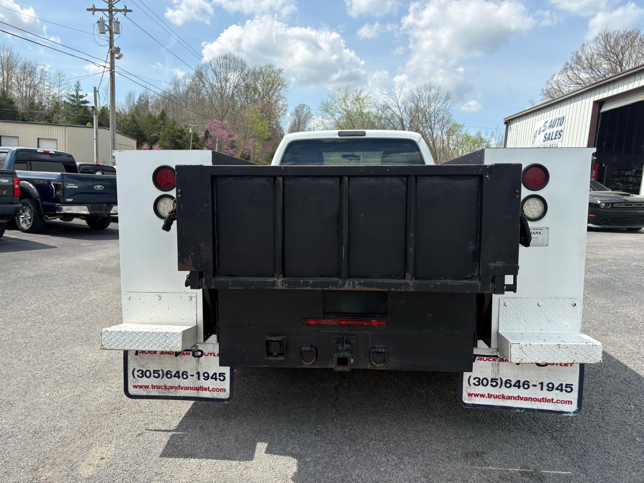 Ford Super Duty F-350 DRW 2WD Reg Cab 165" WB 84" CA XLT 2015