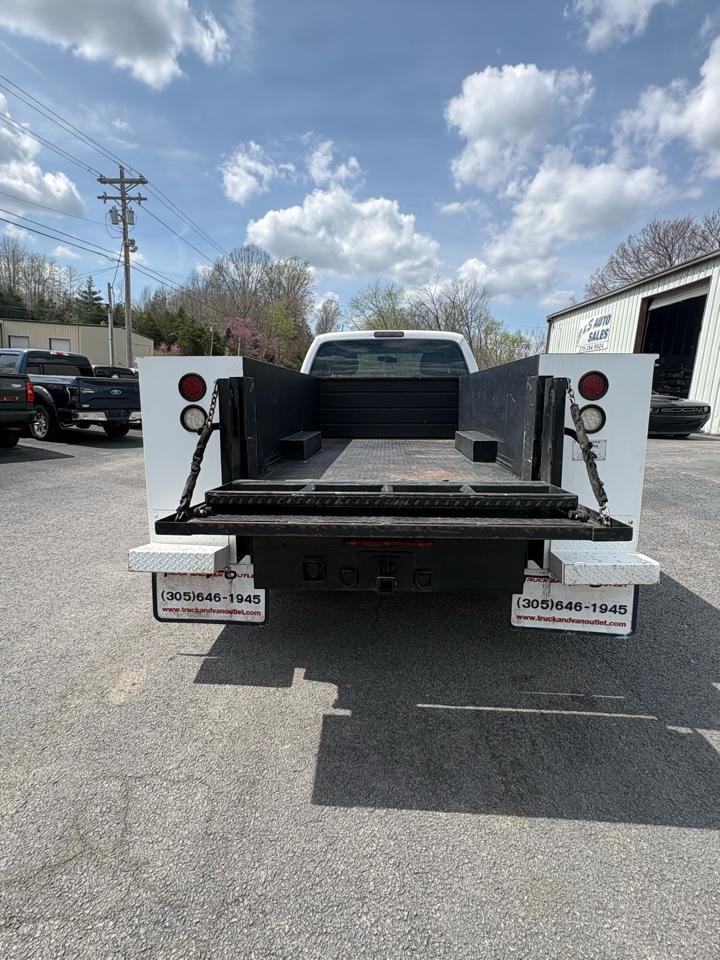 Ford Super Duty F-350 DRW 2WD Reg Cab 165" WB 84" CA XLT 2015