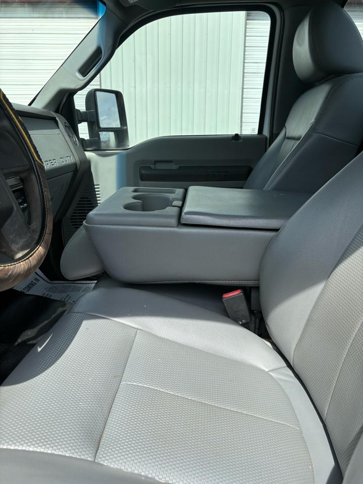 Ford Super Duty F-350 DRW 2WD Reg Cab 165" WB 84" CA XLT 2015