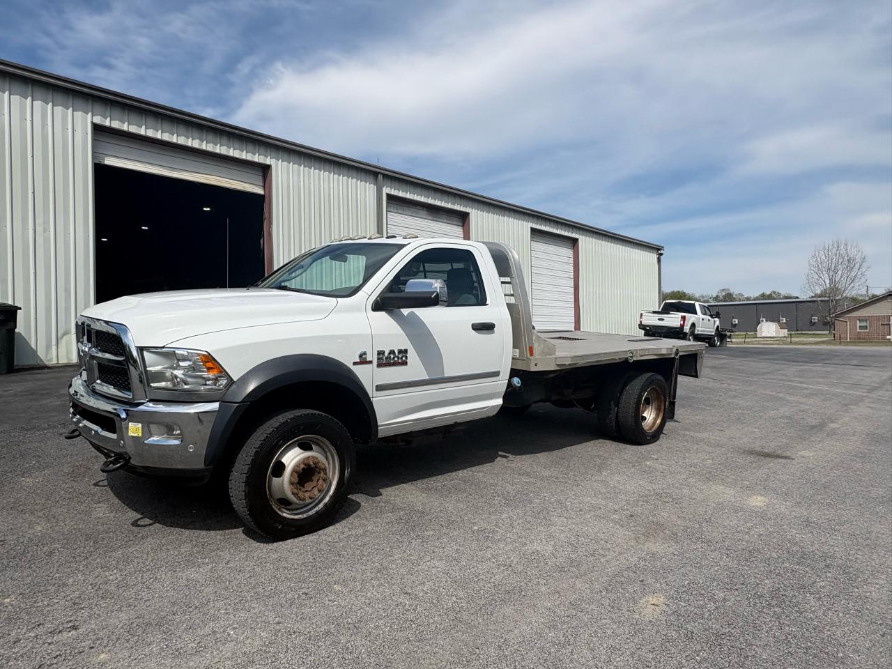 RAM 5500 Chassis Cab Tradesman 4x4 Reg Cab 84" CA 168.5" WB 2017