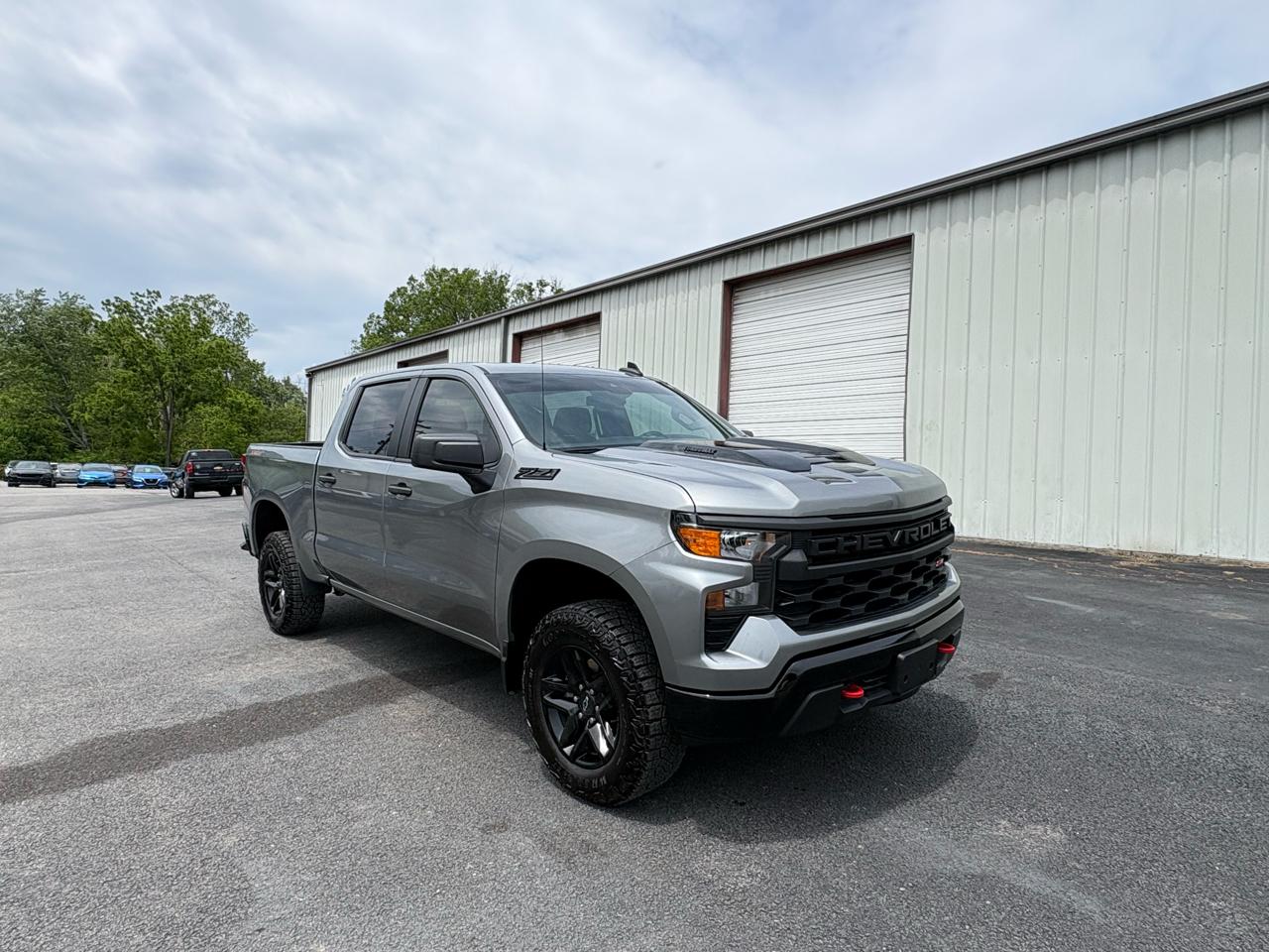 Chevrolet Silverado 1500 4WD Crew Cab 147" Custom Trail Boss 2025