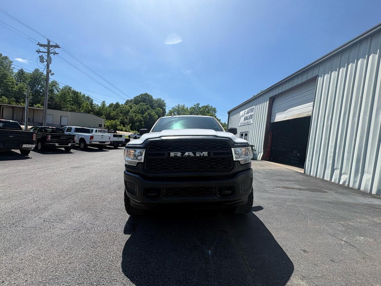 RAM 2500 Tradesman 4x4 Crew Cab 6'4" Box 2019