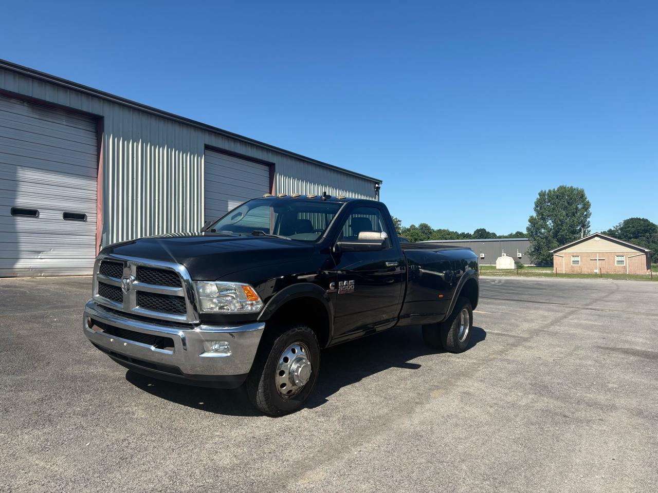 RAM 3500 SLT 4x4 Reg Cab 8' Box 2017