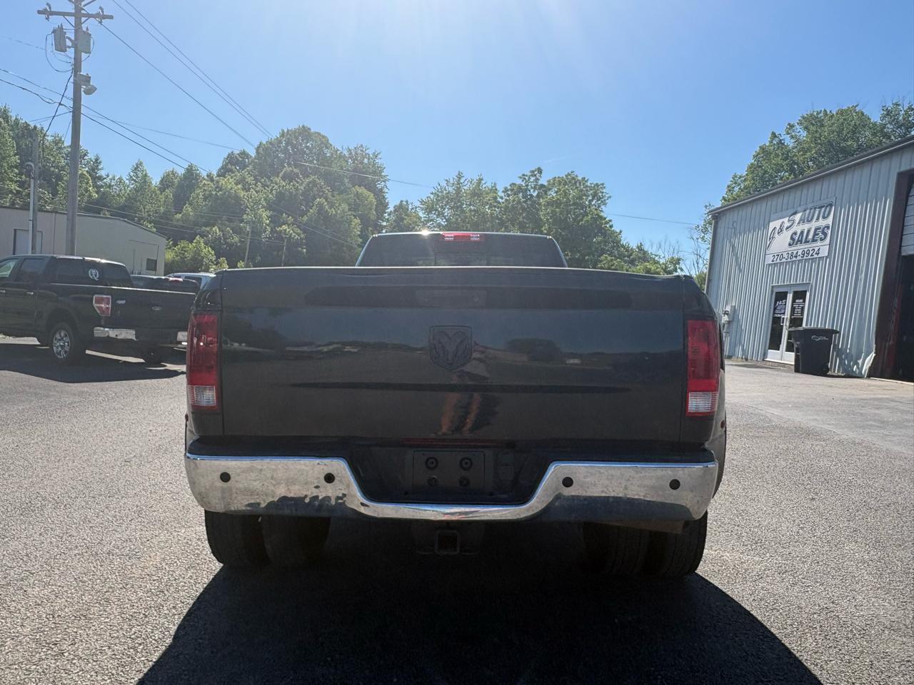 RAM 3500 SLT 4x4 Reg Cab 8' Box 2017