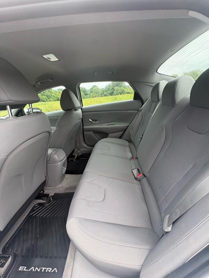Hyundai Elantra SE IVT 2025