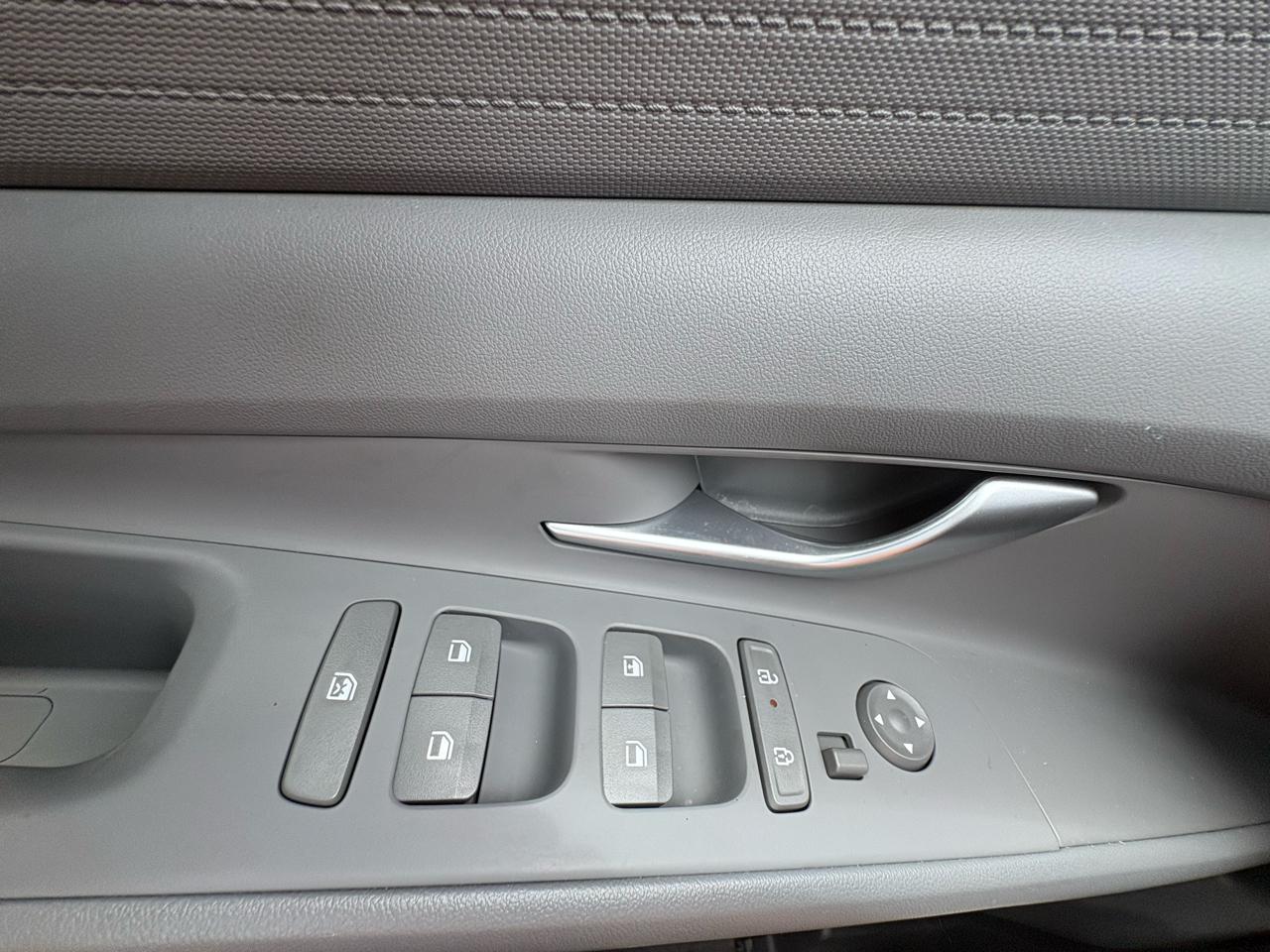 Hyundai Elantra SE IVT 2025