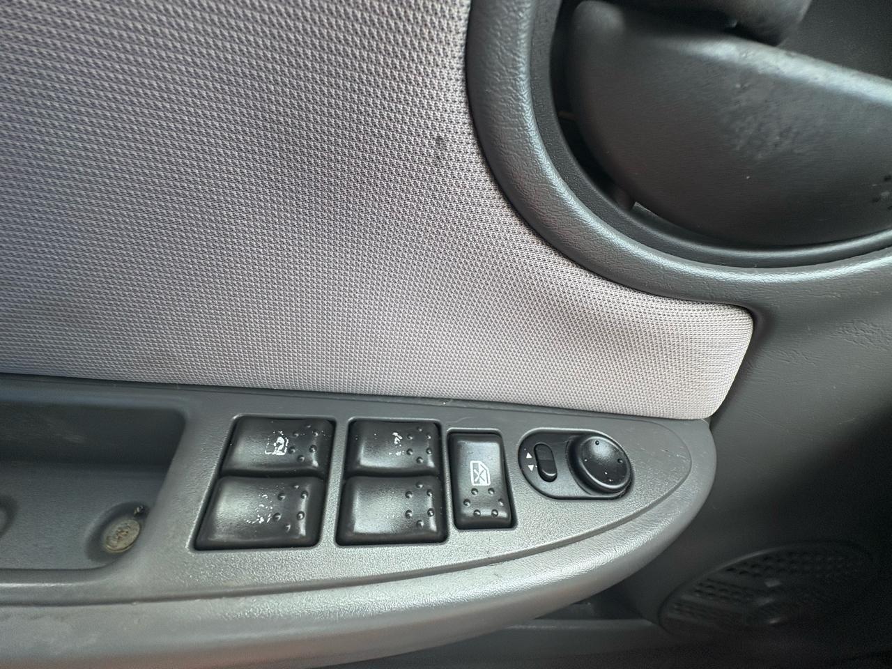 Saturn ION ION 2 4dr Sdn Auto 2003