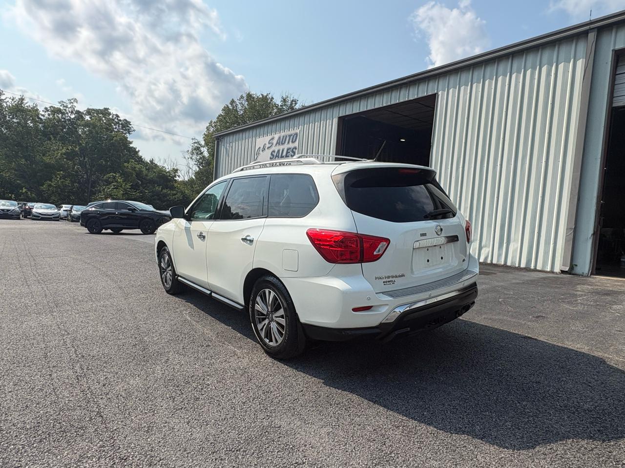 Nissan Pathfinder FWD SL 2017