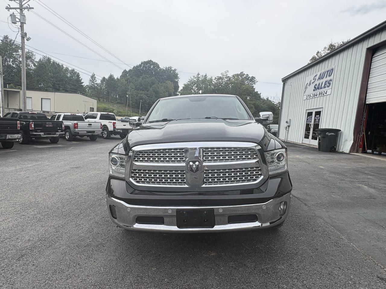 RAM 1500 Laramie 4x4 Crew Cab 5'7" Box 2017