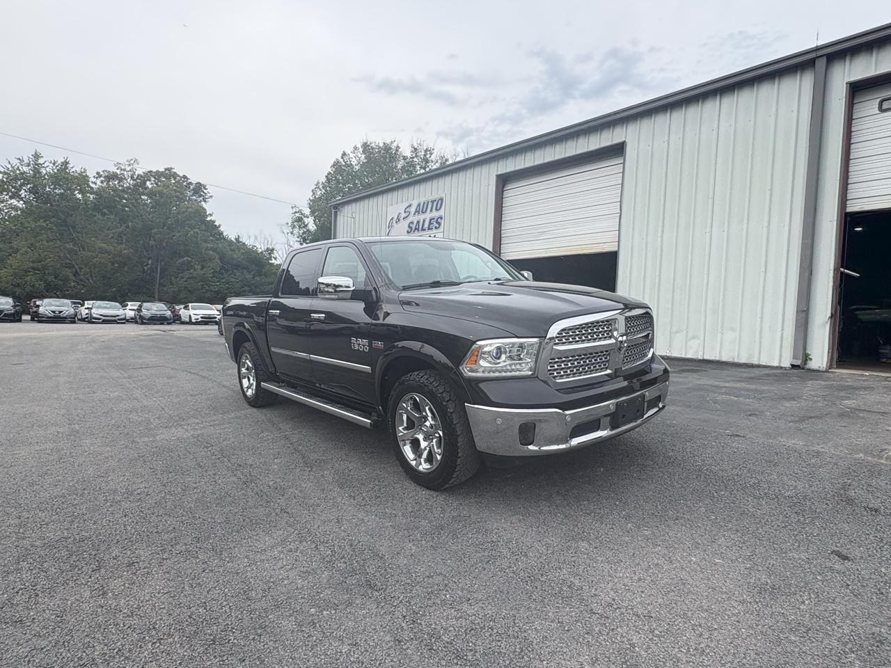 RAM 1500 Laramie 4x4 Crew Cab 5'7" Box 2017
