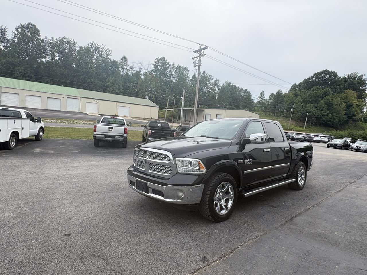 RAM 1500 Laramie 4x4 Crew Cab 5'7" Box 2017